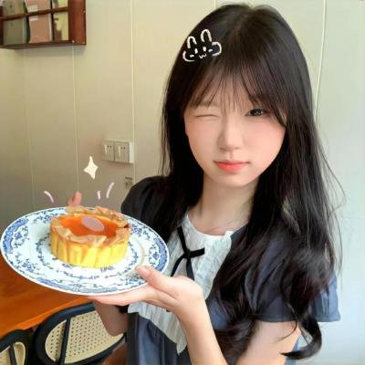 小资女孩向前冲海报